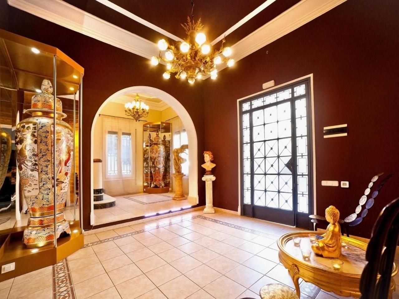 Victoria Apartment